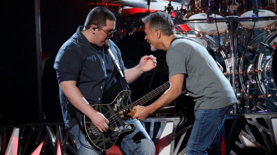 Eddie Van Halen con su hijo Wolfgang.