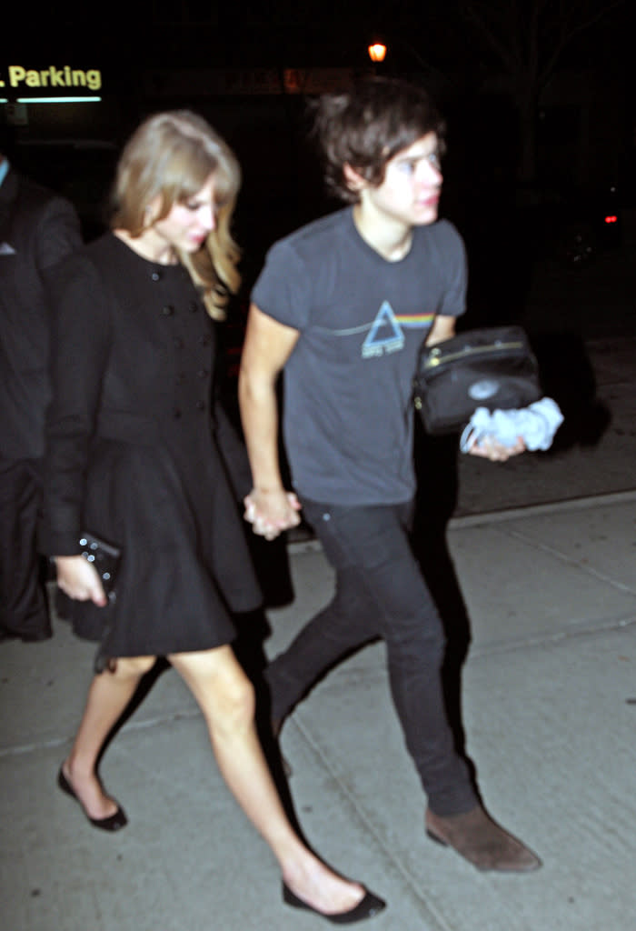 Rumors have been swirling that Taylor Swift and One Direction singer Harry Styles are a new couple since they've been spotted together a few times over the past month, but their public handholding in front of the paparazzi pretty much confirmed the relationship. The duo was spotted during the early morning hours Tuesday as they arrived at Styles' Manhattan hotel. Earlier in the evening, Swift attended the Robert F. Kennedy Center's Ripple of Hope Holiday Gala at the Marriott Marquis, where she was honored by her ex-boyfriend Conor Kennedy's famous family for her commitment to social change through music. (12/4/2012)