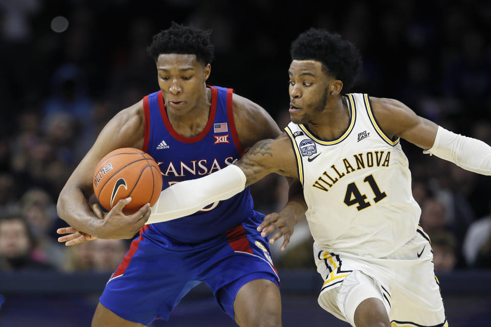 Villanova's Saddiq Bey, right, tries to knock the ball away from Kansas' David McCormack during the second half of an NCAA college basketball game, Saturday, Dec. 21, 2019, in Philadelphia. (AP Photo/Matt Slocum)