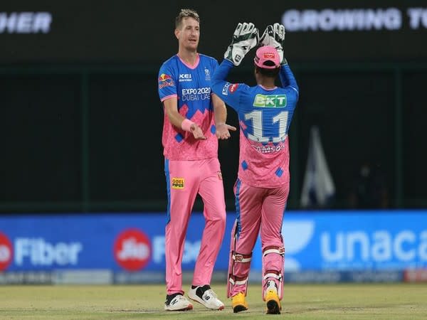 Chris Morris with Sanju Samson (Photo/ IPL Twitter)