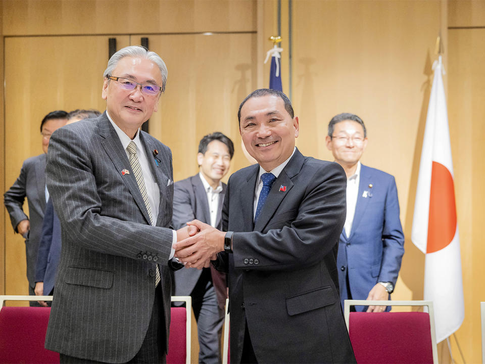 稍早侯友宜也和「日華議員懇談會」會長「古屋圭司」等眾議員進行早餐會。（圖：侯競辦提供）