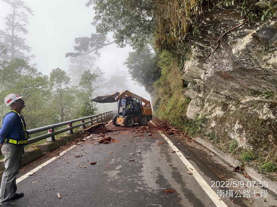 南橫梅山口至向陽段因應鋒面 14到16日預警封路
