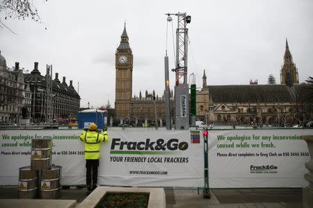 A fracking rig stands outside the Houses of Parliament during an anti-fracking protest by Greenpeace activists in London, Britain February 9, 2016. REUTERS/Stefan Wermuth