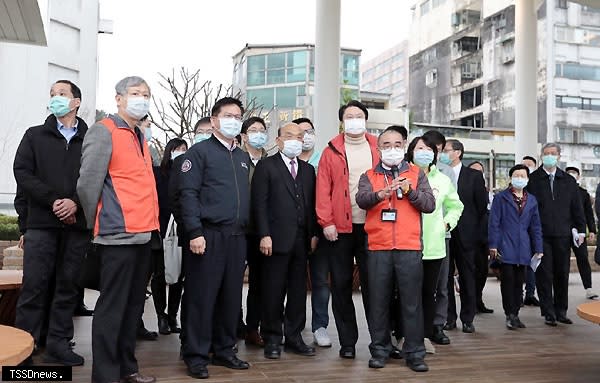 蘇貞昌院長率交通部長林佳龍等人前來基隆視察，市長林右昌全程陪同，聽取交通部報告基隆港區各項重大建設計畫進度。（記者王世明攝）