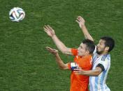 Robin van Persie (L) of the Netherlands fights for the ball against Argentina's Ezequiel Garay during their 2014 World Cup semi-finals at the Corinthians arena in Sao Paulo July 9, 2014. REUTERS/Paulo Whitaker (BRAZIL - Tags: SOCCER SPORT WORLD CUP)