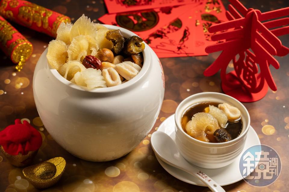 純正福州風味的「佛跳牆」用料高檔且芋頭加得少，湯頭濃厚卻不糊稠。（1,980元／甕、280元／盅）