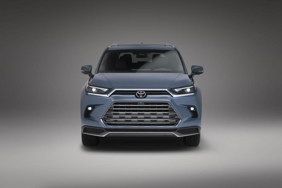 View Photos of the 2024 Toyota Grand Highlander