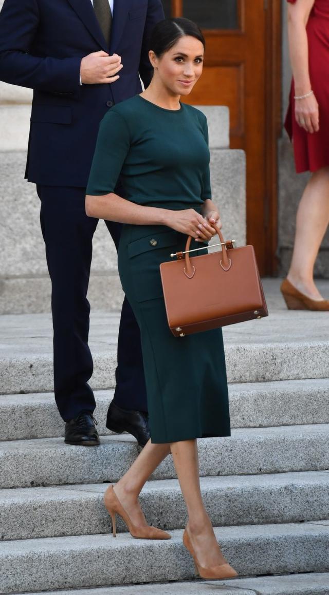 Charlotte Elizabeth Bloomsbury Bag in Chestnut Leather - Meghan Markle's  Handbags - Meghan's Fashion