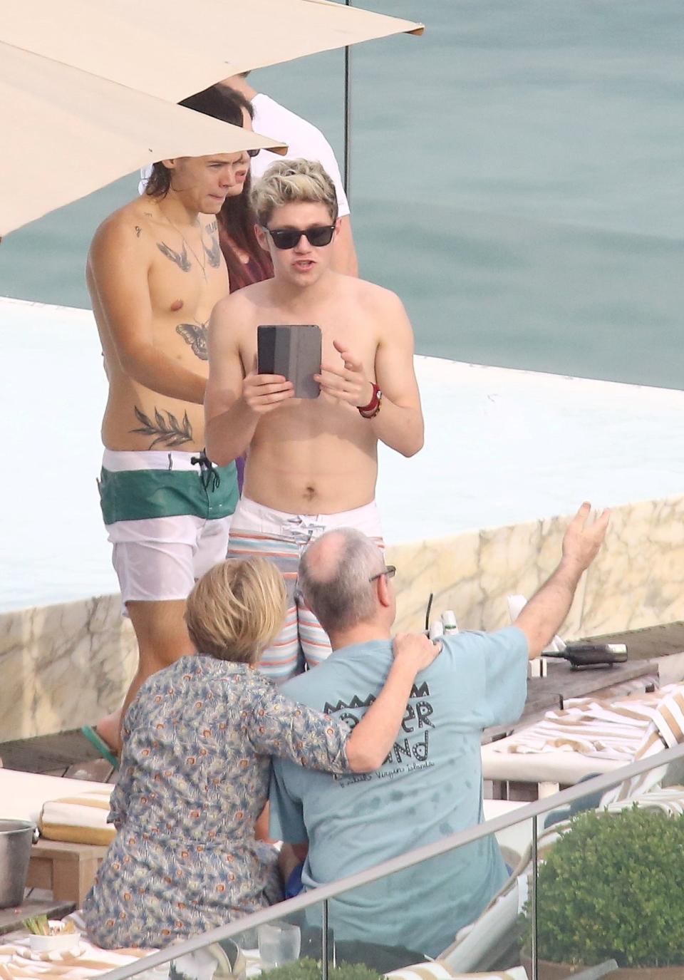 Niall Horan is taking a picture of a couple