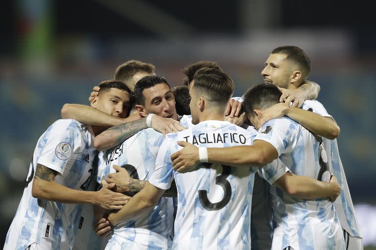 Los jugadores de Argentina celebran la clasificación a semifinales de la Copa América.