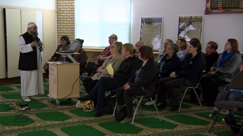 Saskatoon's Islamic community opens mosque to public