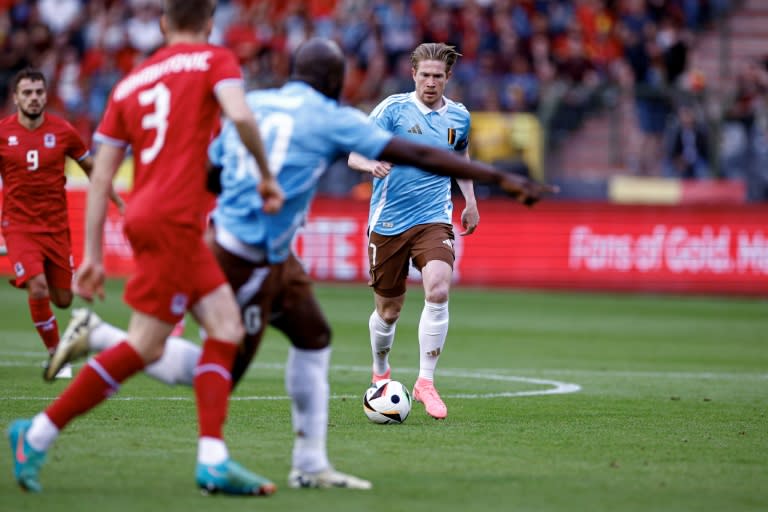 La estrella belga Kevin de Bruyne durante una acción del Bélgica-Luxemburgo (3-0), partido de preparación de la Eurocopa, el 8 de junio de 2024 (Kenzo TRIBOUILLARD)