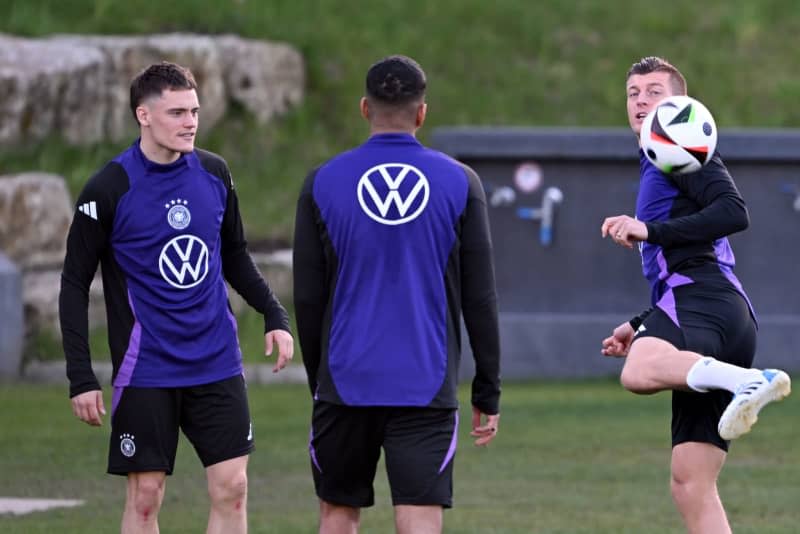 Germany's Florian Wirtz, Benjamin Henrichs and Toni Kroos take part in a training session for the German National soccer team, ahead of the International Friendly soccer match against Netherlands. Arne Dedert/dpa