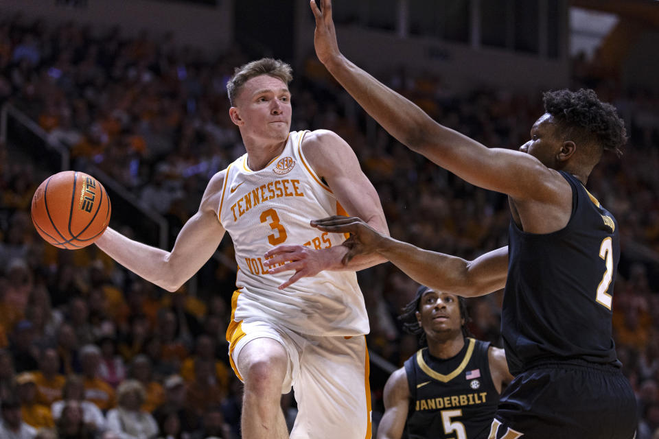 Tennessee guard Dalton Knecht (3) passes the ball around Vanderbilt forward Ven-Allen Lubin (2) during the first half of an NCAA college basketball game Saturday, Feb. 17, 2024, in Knoxville, Tenn. (AP Photo/Wade Payne)