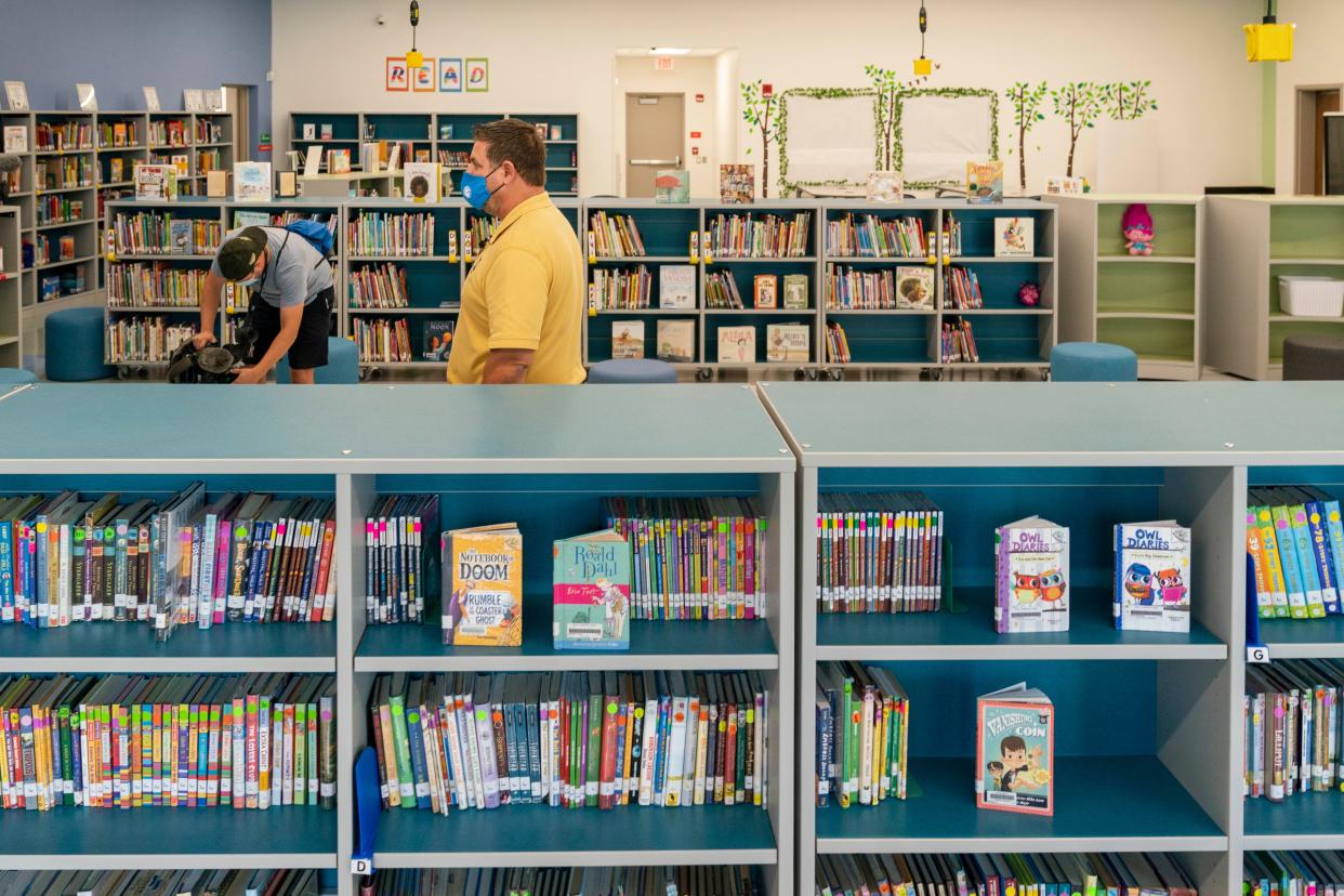 School personnel in the media center at Verde Elementary in 2020.