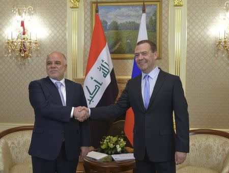 Russian Prime Minister Dmitry Medvedev (R) shakes hands with Iraqi Prime Minister Haider al-Abadi during their meeting in Moscow, Russia, May 21, 2015. REUTERS/Alexander Astafyev/RIA Novosti/Pool