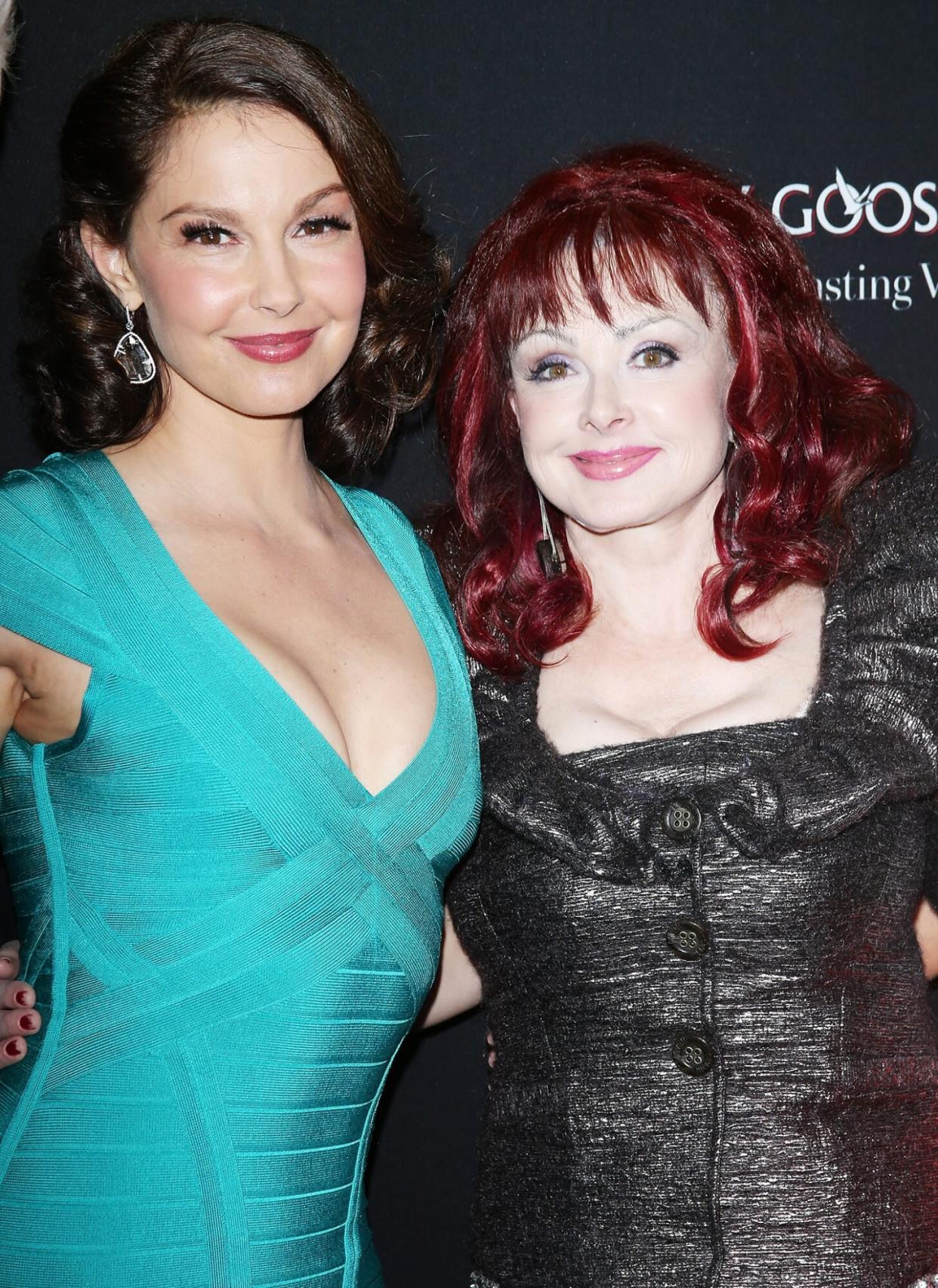 Ashley Judd (L) and Naomi Judd arrive at the Los Angeles premiere of 