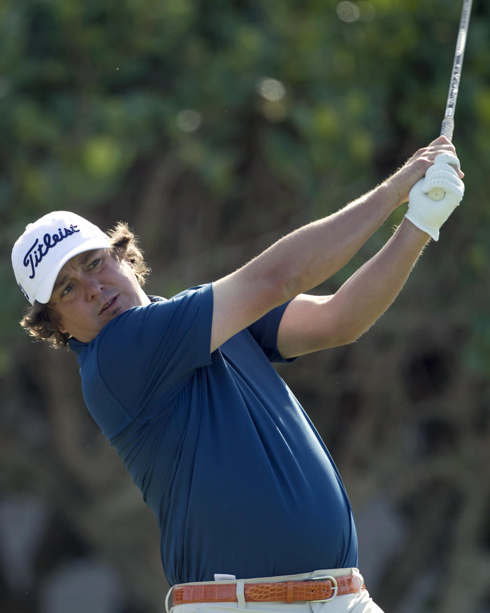 Jason Dufner tees off on the first tee box during the final round of the Tournament of Champions golf tournament, Monday, Jan. 6, 2014, in Kapalua, Hawaii. (AP Photo/Marco Garcia)