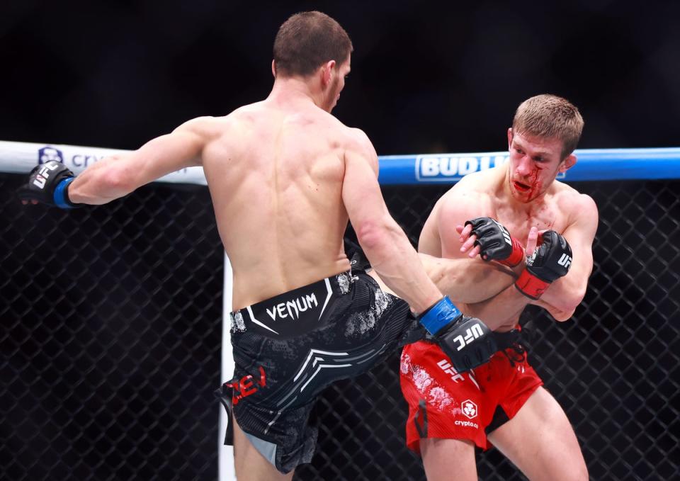 Arnold Allen (right) came up short against Movsar Evloev on points (Getty Images)