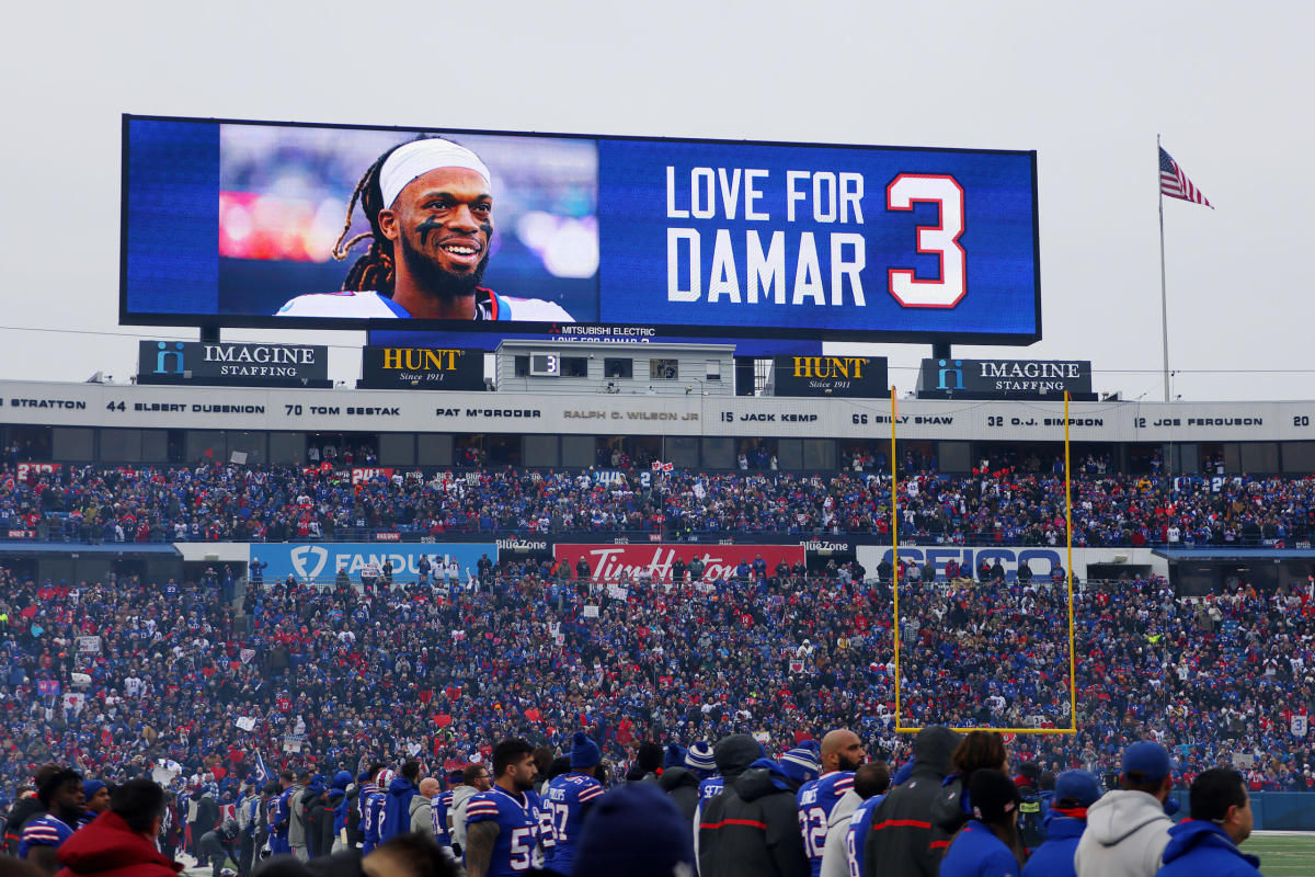 Damar Hamlin visited his teammates at the Buffalo Bills' facility