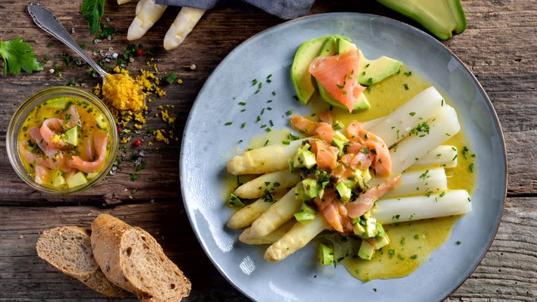 White asparagus with creamy egg-based salad dressing on plate