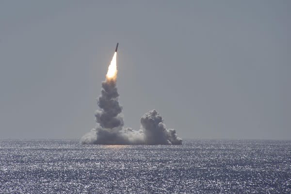 美國海軍俄亥俄級彈道導彈核潛艦「緬因號(SSBN-741)」，2020年2月在聖地亞哥海岸試射「三叉戟Ⅱ」彈道飛彈。 圖：翻攝U.S. NAVY(資料照片)