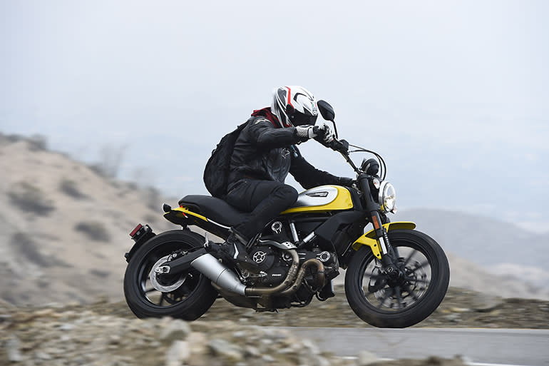 2015-Ducati-Scrambler-Review-06