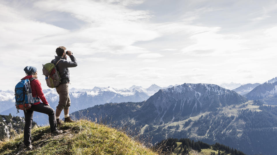 how do binoculars work: mountains and binoculars