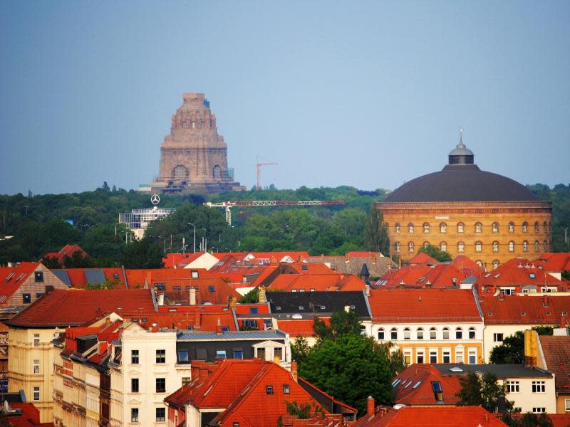 Der Fockeberg bietet einen schönen Blick auf Leipzigs Innenstadt und das Völkerschlachtdenkmal. Der Schuttberg befindet sich in der Leipziger Südvorstadt und ist nach dem Zweiten Weltkrieg entstanden. Foto: LTM/Andreas Schmidt