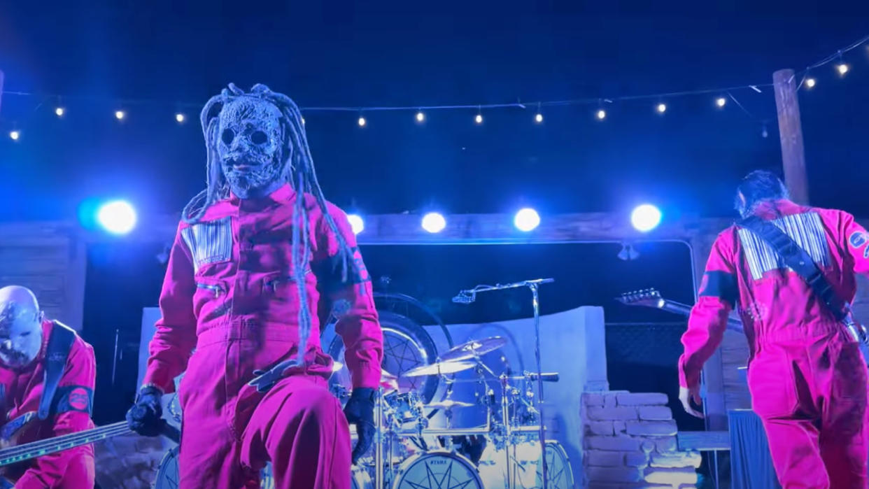  Slipknot live on stage last night. 
