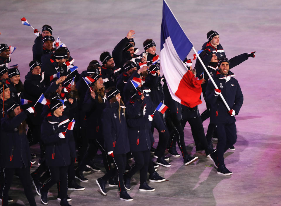 <p>La délégation française était menée par Martin Fourcade, porte-drapeau français. (crédit Getty) </p>