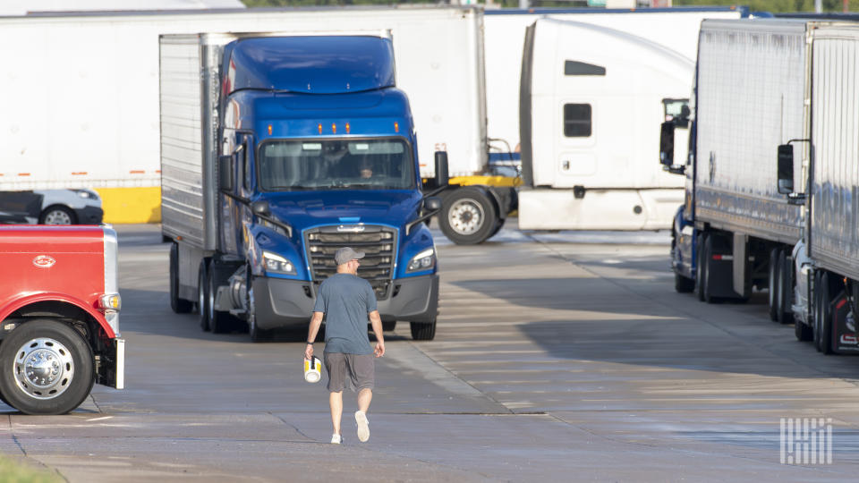 Truck transportation jobs are mostly steady while warehouse jobs are plummeetig. (Photo: Jim Allen/FreightWaves)