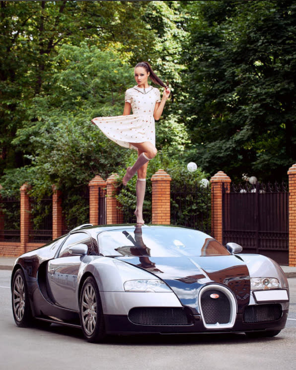 <p>Hier sehen Sie die steinreiche und schöne Russin Julia Adasheva. Sie hat auf Instagram 107.000 Abonnenten und bezeichnet sich dort als Reisende und Ex-Model. Den Bildern und ihrer Website nach zu urteilen, ist sie aber nach wie vor dick im Geschäft. Sie hat ein Faible für teure Autos, mit denen sie sich gerne ablichten lässt. Zu ihrem nicht gerade bescheidenen Fuhrpark gehören unter anderem ein Ferrari, ein Lamborghini, ein Rolls Royce und mehrere Bentleys. (Bild: Instagram/juliaadasheva) </p>
