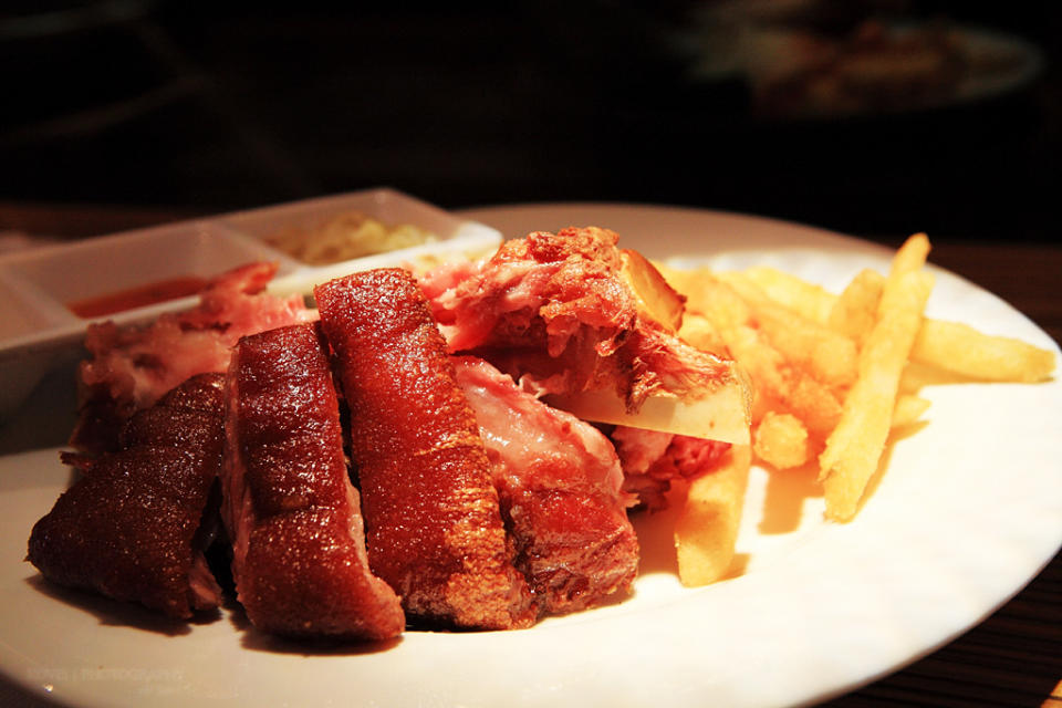 網友分享吃德國豬腳亦可開運，豬腳驅霉運的驚人效果。