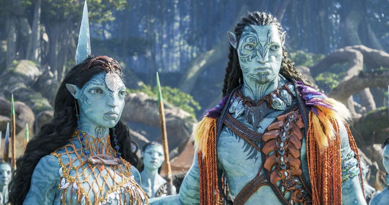  (L to R) Kate Winslet as Ronal and Cliff Curtis as Tonowari in Avatar: The Way of Water 