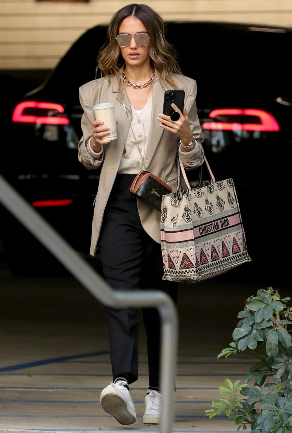 <p>Jessica Alba is seen heading to her office out in L.A. on Thursday.</p>