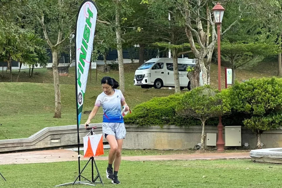 中華隊另一位女將陳怡芳挑戰女子35歲組，一馬當先完賽奪得金牌。定向野協會提供