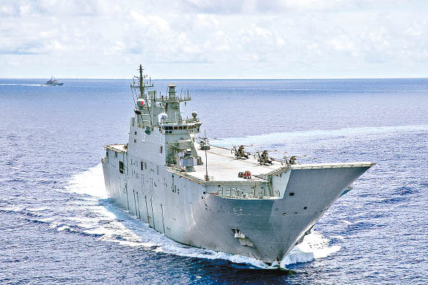 澳洲兩棲攻擊艦坎培拉號正駛往夏威夷。