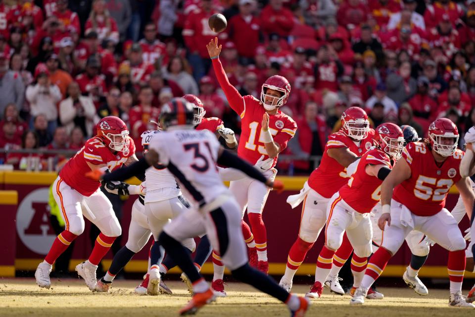 Patrick Mahomes and the Kansas City Chiefs are favored over the Las Vegas Raiders in NFL Week 18.