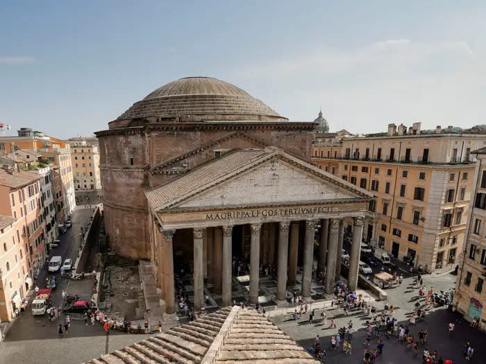 Roms Pantheon hat sich sehr gut gehalten, wenn man bedenkt, dass es zwischen 118 und 128 n. Chr. wiederaufgebaut wurde.  - Copyright: AP Photo/Domenico Stinellis