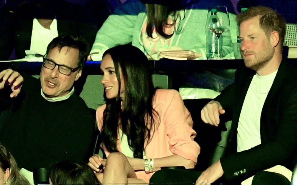 The couple attended the game in Los Angeles on Monday night - Allen Berezovsky