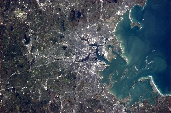 Tonight's Finale: Boston, you're a beautiful harbor city. Hope your Bruins play a memorable game tonight vs the Leafs. <a href="https://twitter.com/Cmdr_Hadfield/" rel="nofollow noopener" target="_blank" data-ylk="slk:(Photo by Chris Hadfield/Twitter);elm:context_link;itc:0;sec:content-canvas" class="link ">(Photo by Chris Hadfield/Twitter)</a>