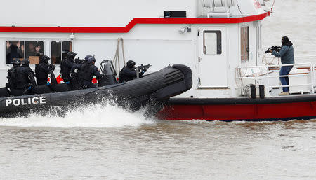 Armed counter terrorism officers of the London Metropolitan Police, take part in a training exercise to rescue hostages held by armed terrorists, played by actors, from a cruise boat on the river Thames, in London, Britain March 19, 2017. REUTERS/Peter Nicholls