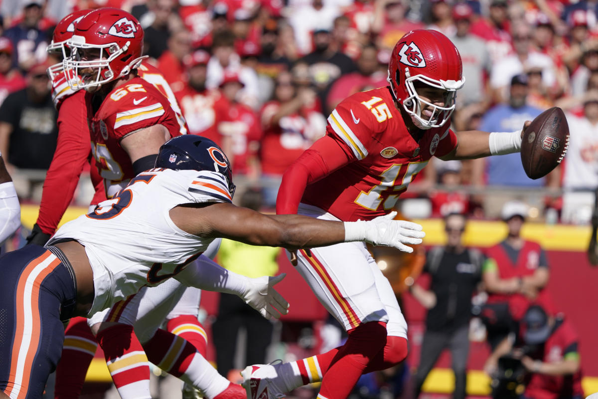 Chiefs offense gets going, galvanized by perception that officials are  picking on their right tackle