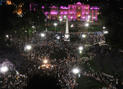 Multitudinario "cacerolazo" en Argentina contra Kirchner y la reelección