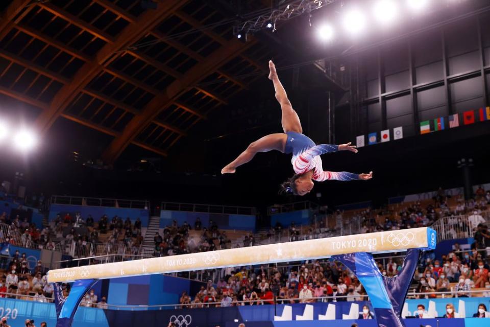 18) Simone Biles wins bronze medal in balance beam final