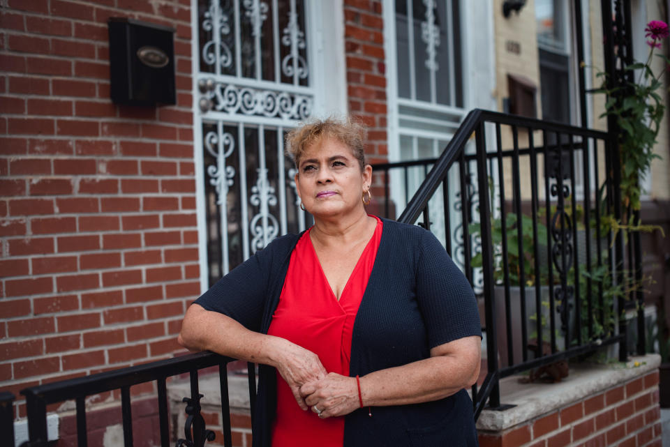 María del Carmen, trabajadora doméstica, en su casa en Filadelfia, el 14 de septiembre de 2020. (Hannah Yoon/The New York Times).
