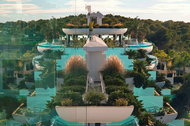Un rien de film de James Bond dans les jardins suspendus et les piscines à débordement de la Sha Wellness Clinic, près d’Alicante, en Espagne. - Credit: