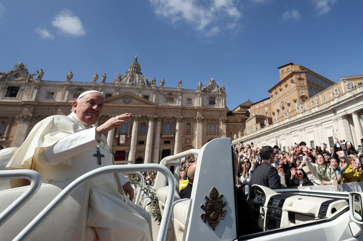 Papst Franziskus am Palmsonntag auf dem Petersplatz im Vatikan (Foto: REUTERS/Yara Nardi)