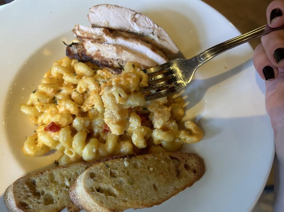 Fork digging into a mac and cheese entrée at Hard Rock Cafe